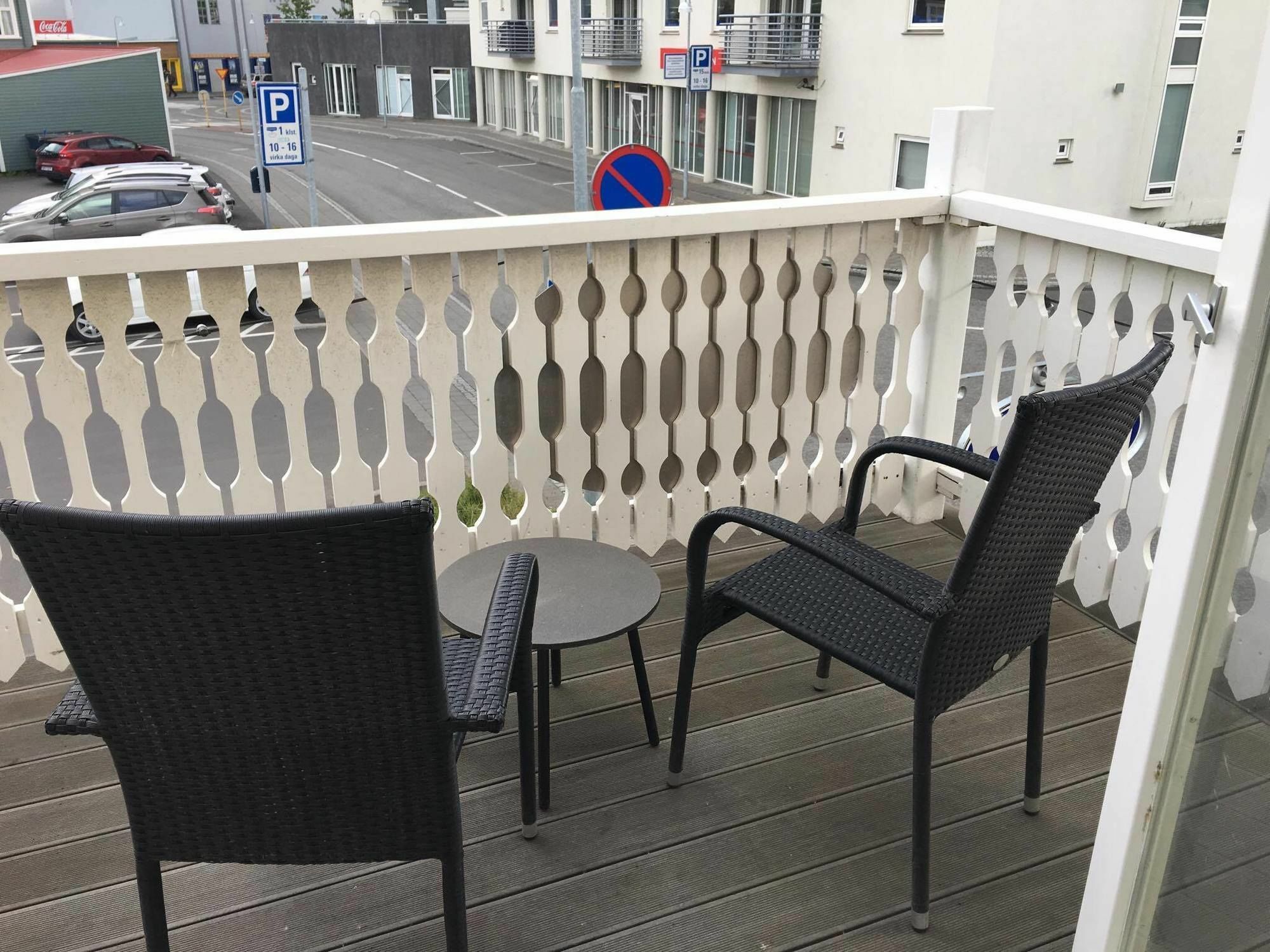 Hotel Ibudir Apartments Акурейри Экстерьер фото